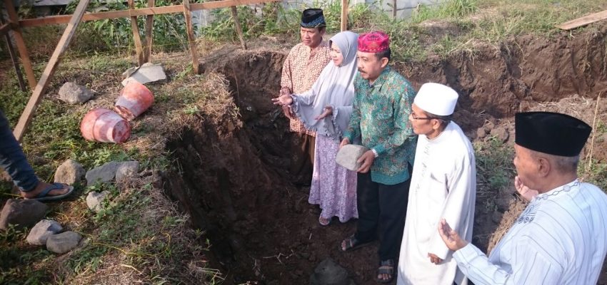 Peletakan Batu Pertama Pesantren Teknologi Informasi Al Hidayah